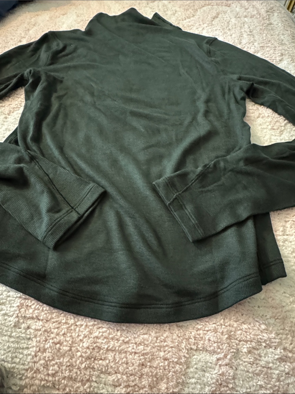 Lulu lemon 🍋 Dark Green Long Sleeve turtleneck light sweater